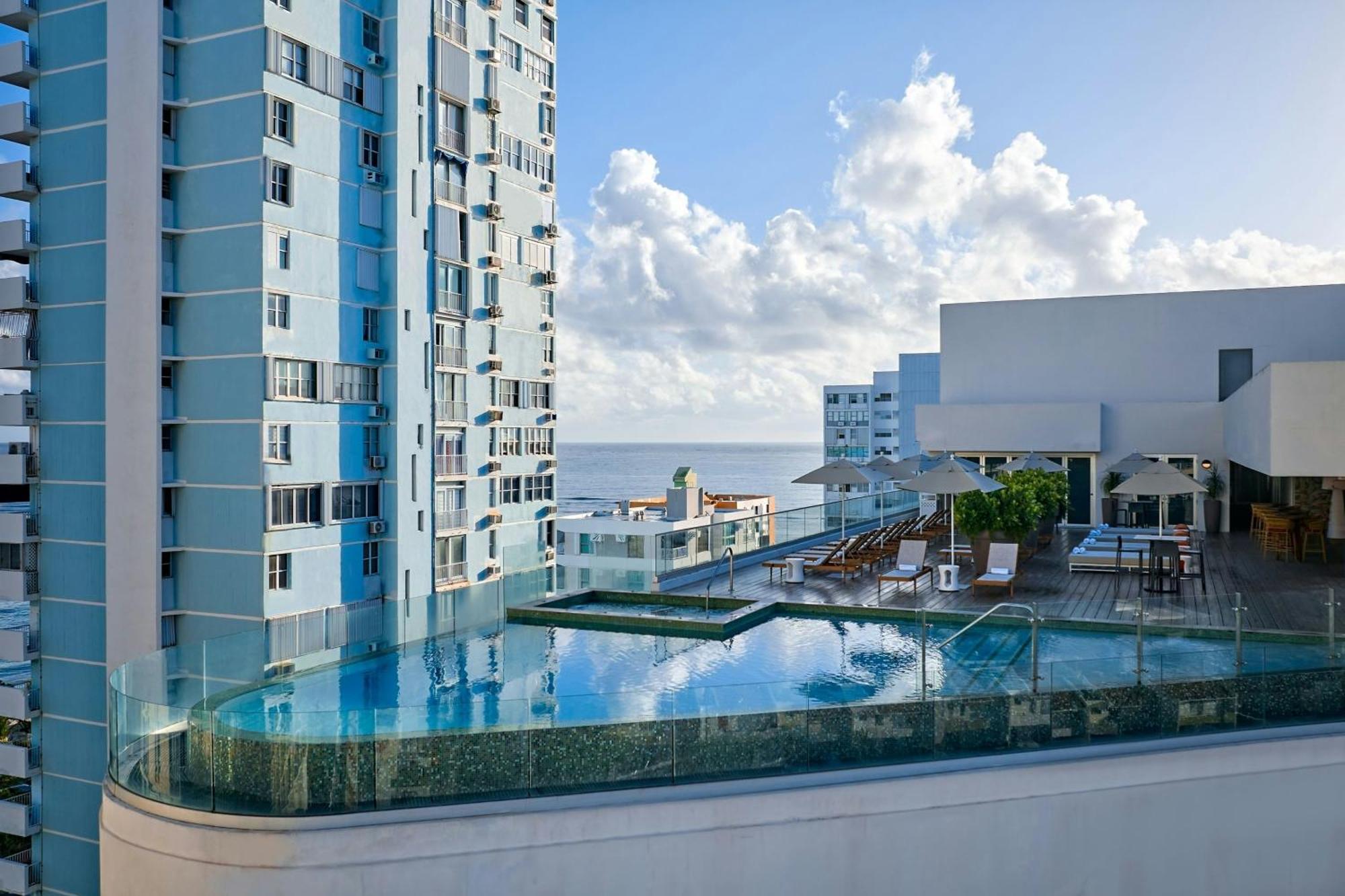 Casa Costera, Isla Verde Beach, Apartments By Marriott Bonvoy San Juan Buitenkant foto